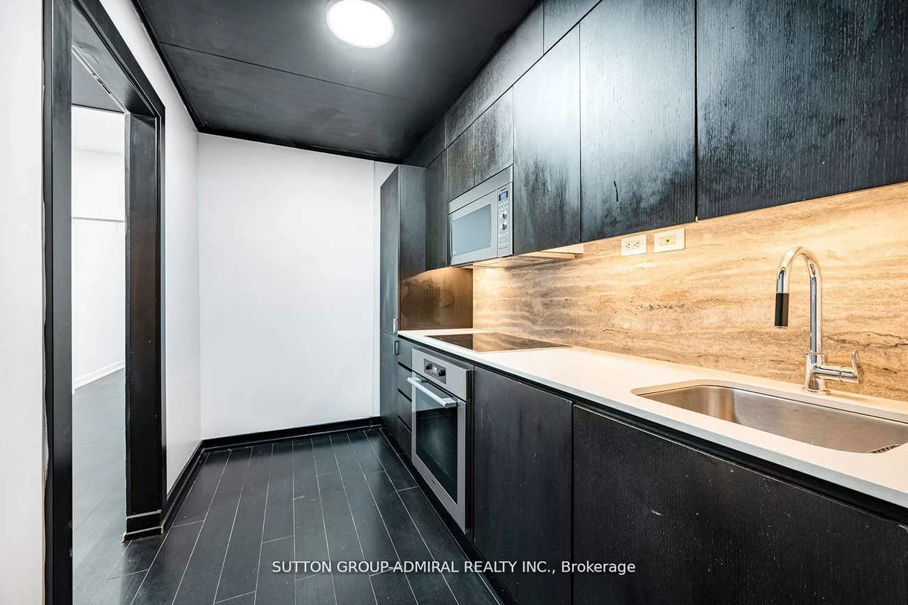 18, Capreol, Waterfront Communities C1, Toronto