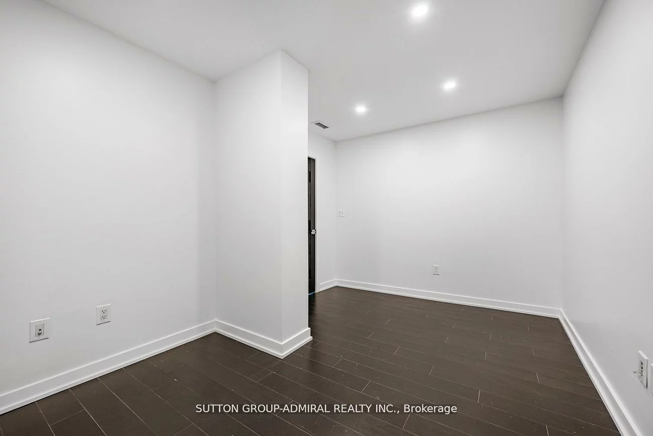 18, Capreol, Waterfront Communities C1, Toronto