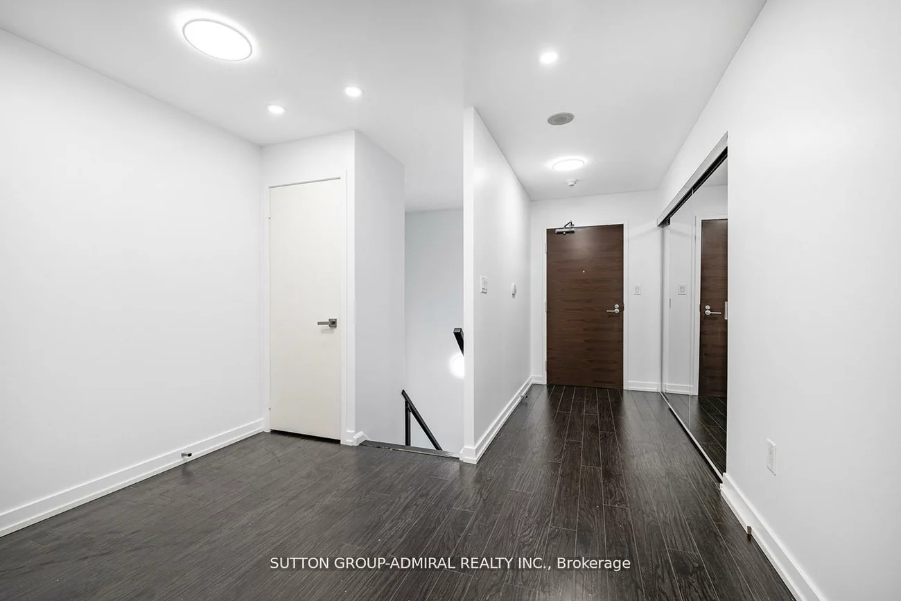 18, Capreol, Waterfront Communities C1, Toronto