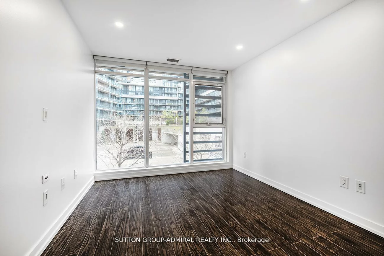 18, Capreol, Waterfront Communities C1, Toronto