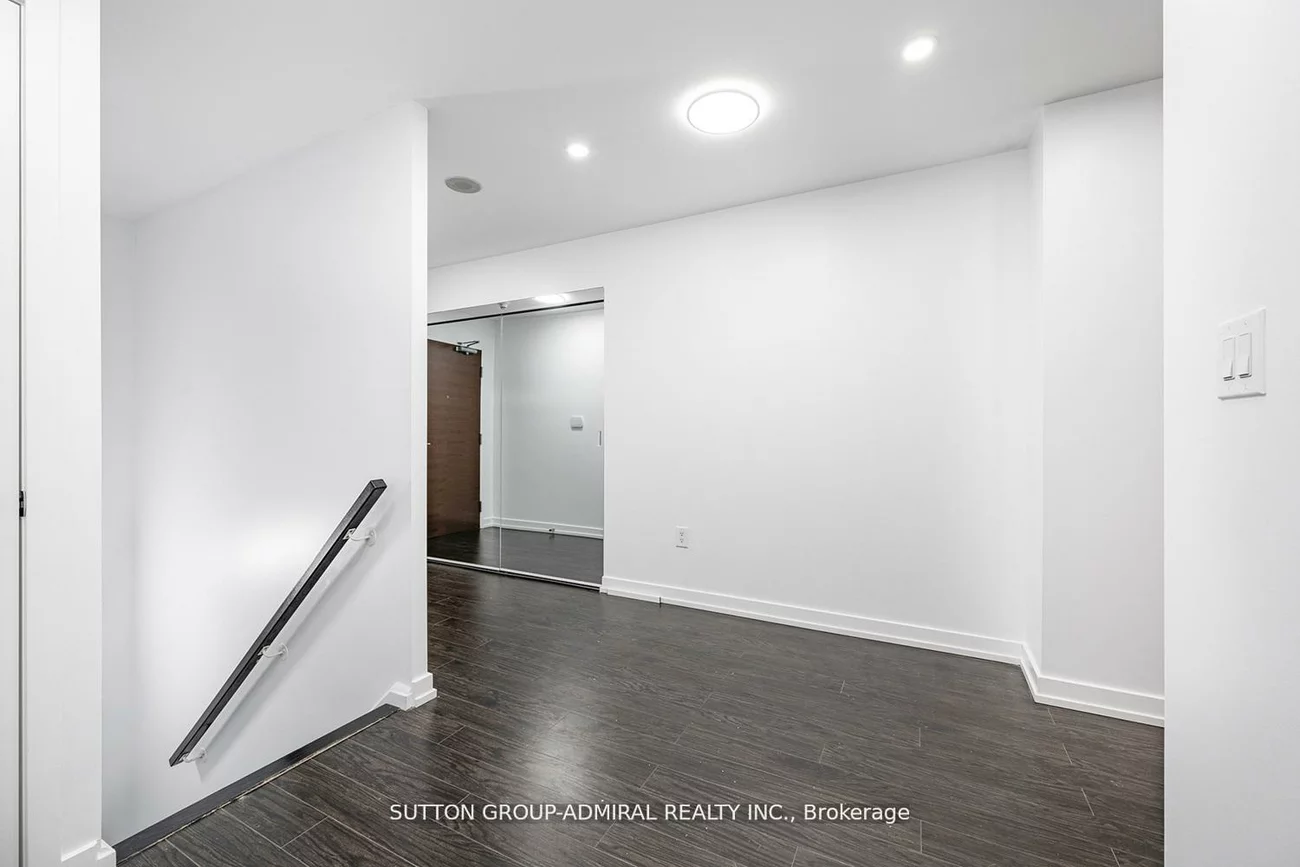 18, Capreol, Waterfront Communities C1, Toronto