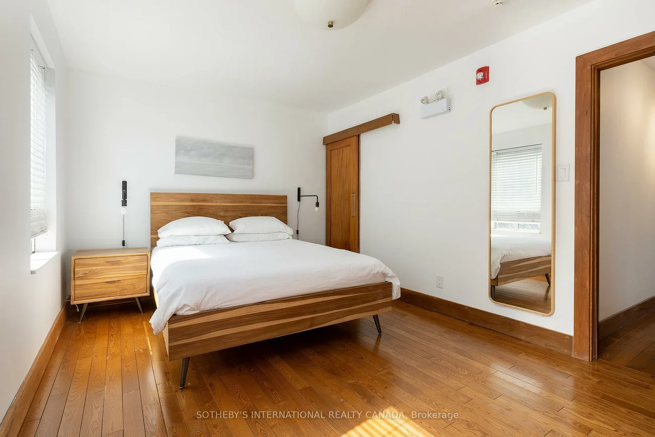 872, College, Palmerston-Little Italy, Toronto