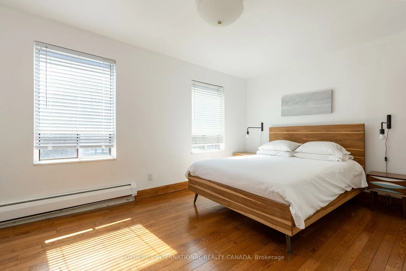 872, College, Palmerston-Little Italy, Toronto