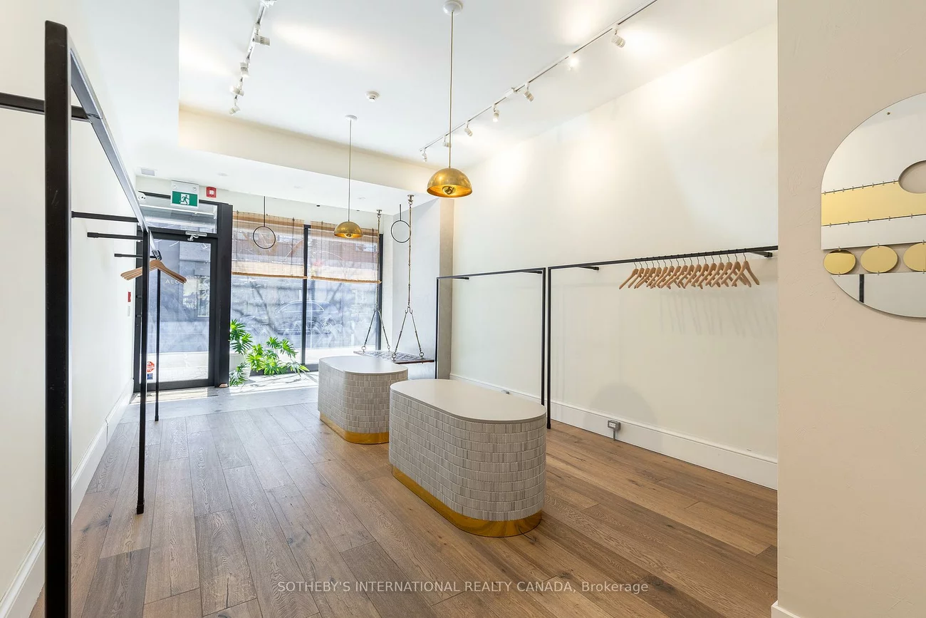 872, College, Palmerston-Little Italy, Toronto