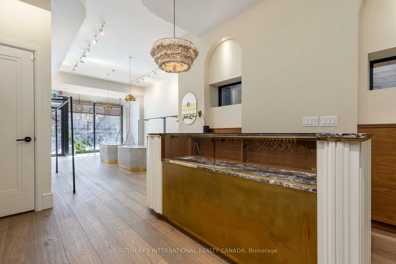 872, College, Palmerston-Little Italy, Toronto