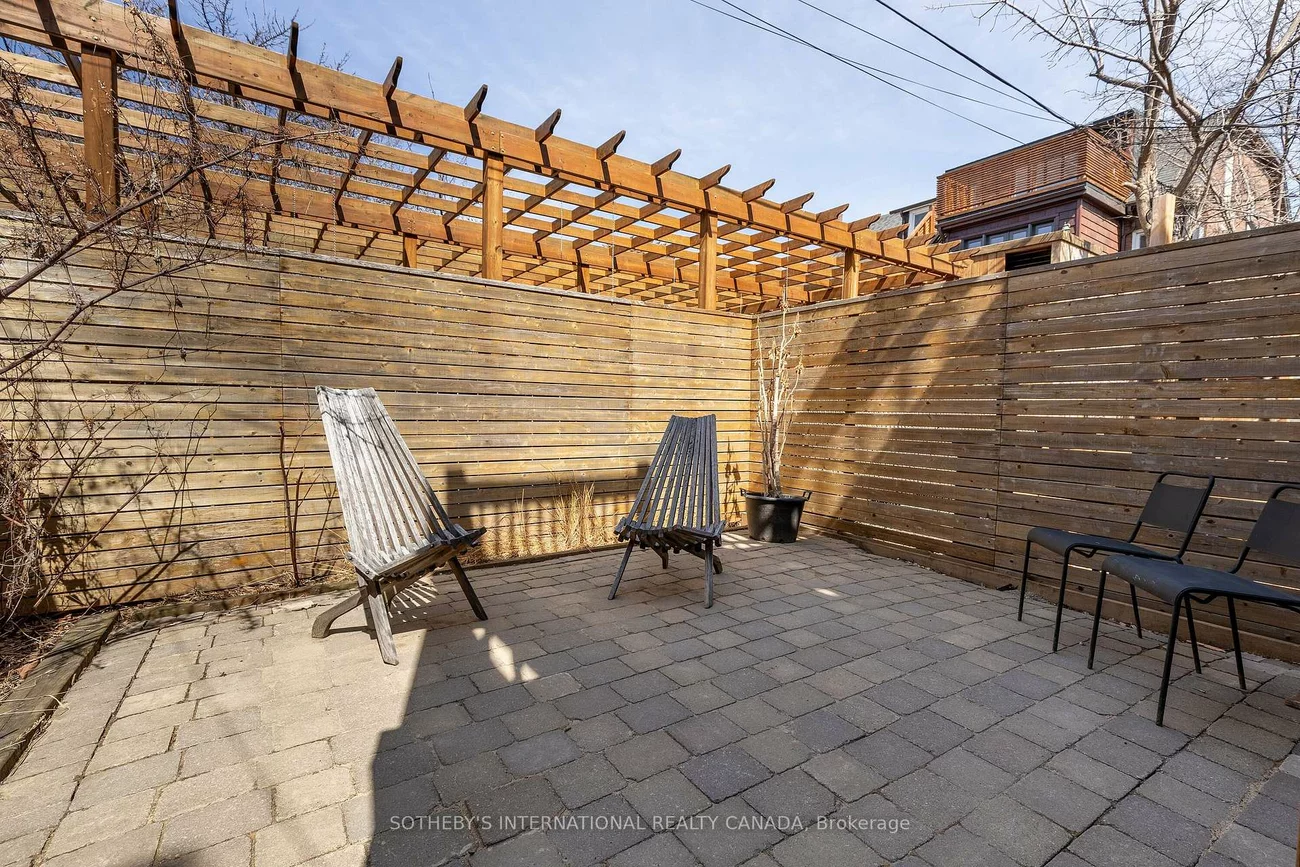 872, College, Palmerston-Little Italy, Toronto