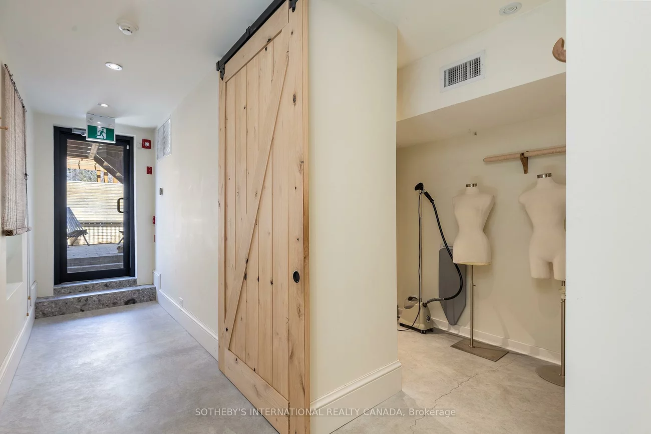 872, College, Palmerston-Little Italy, Toronto