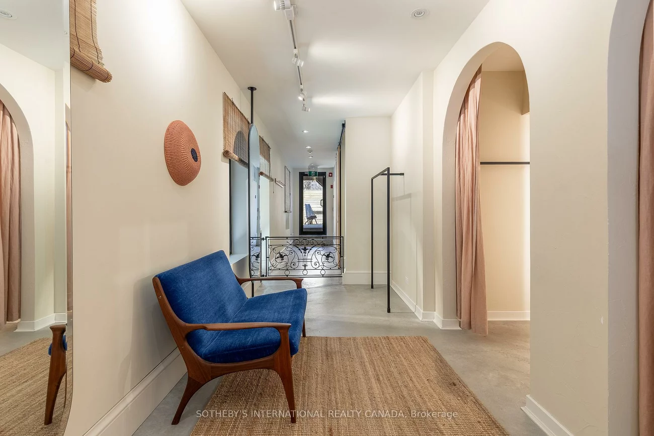 872, College, Palmerston-Little Italy, Toronto