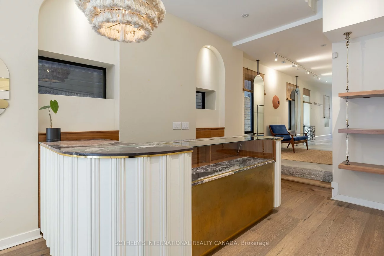 872, College, Palmerston-Little Italy, Toronto