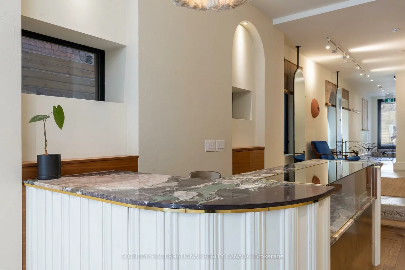 872, College, Palmerston-Little Italy, Toronto