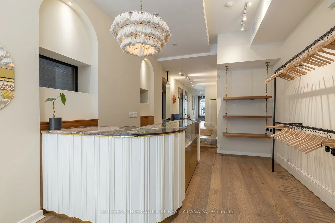 872, College, Palmerston-Little Italy, Toronto