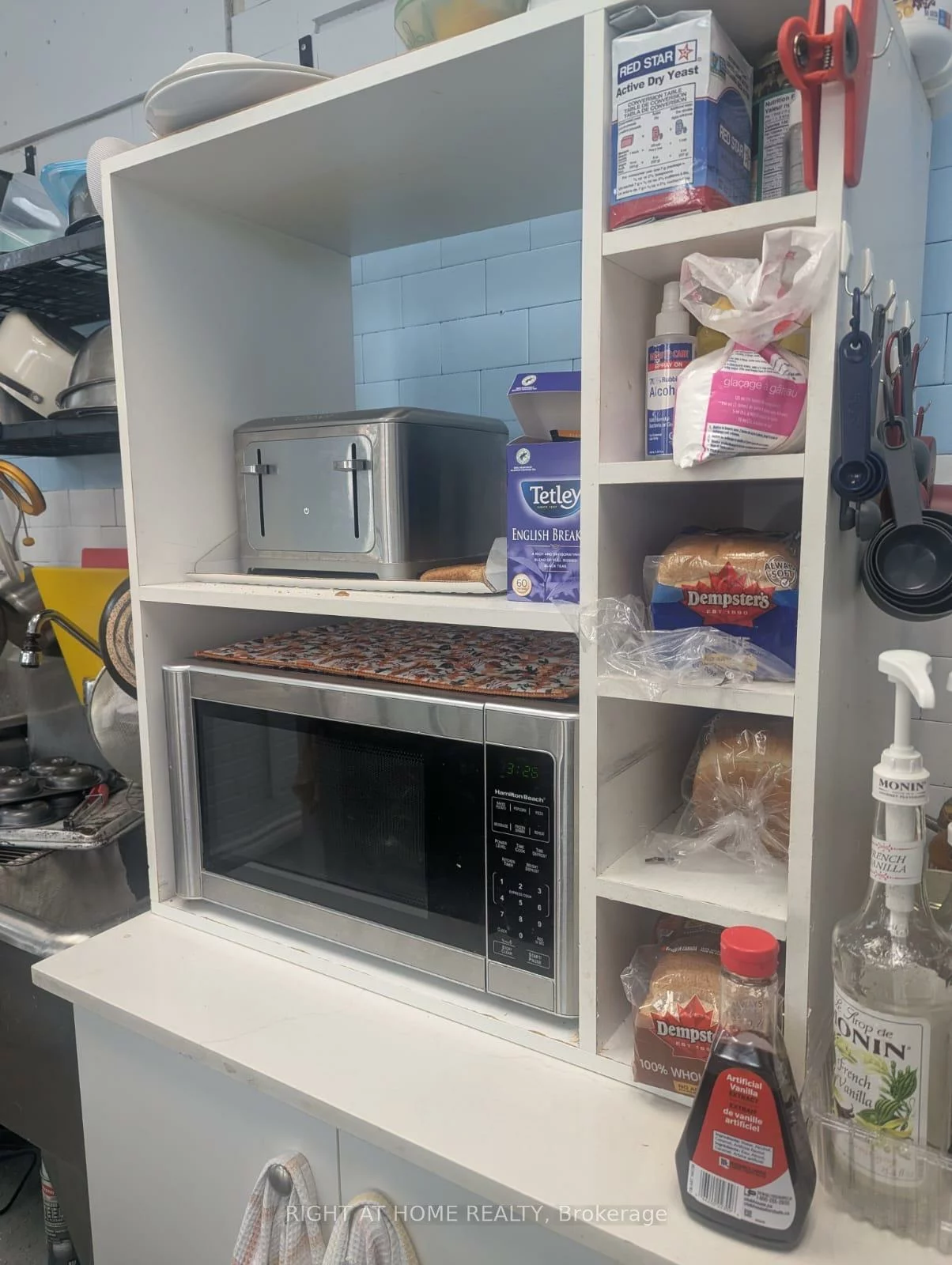 40, Wynford, Banbury-Don Mills, Toronto