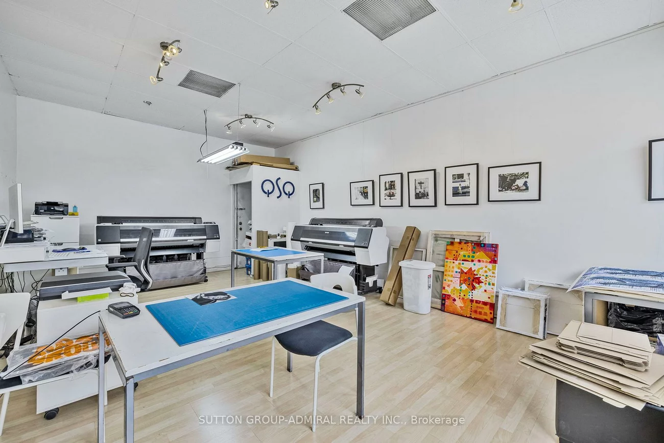 845, College, Trinity-Bellwoods, Toronto