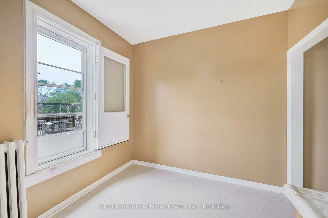 845, College, Trinity-Bellwoods, Toronto