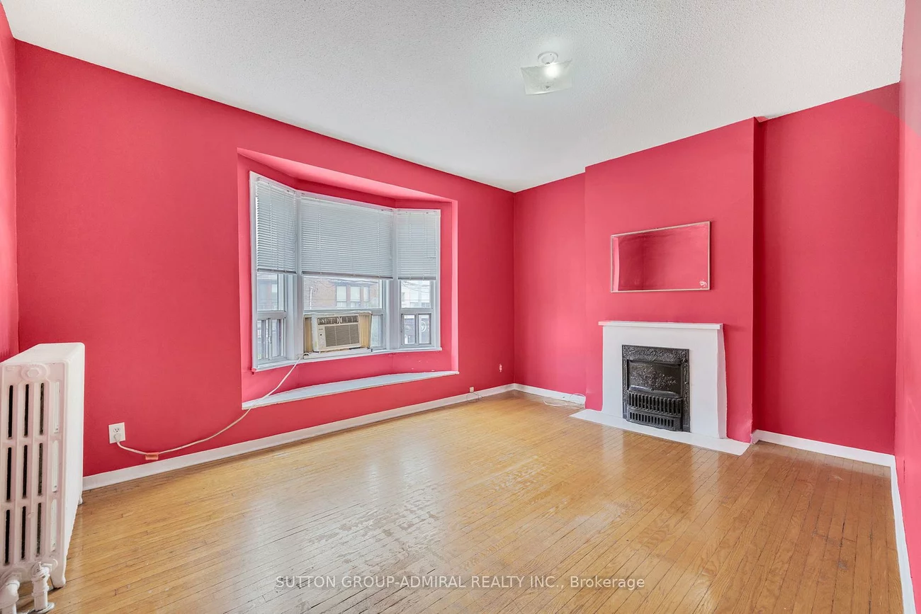 845, College, Trinity-Bellwoods, Toronto