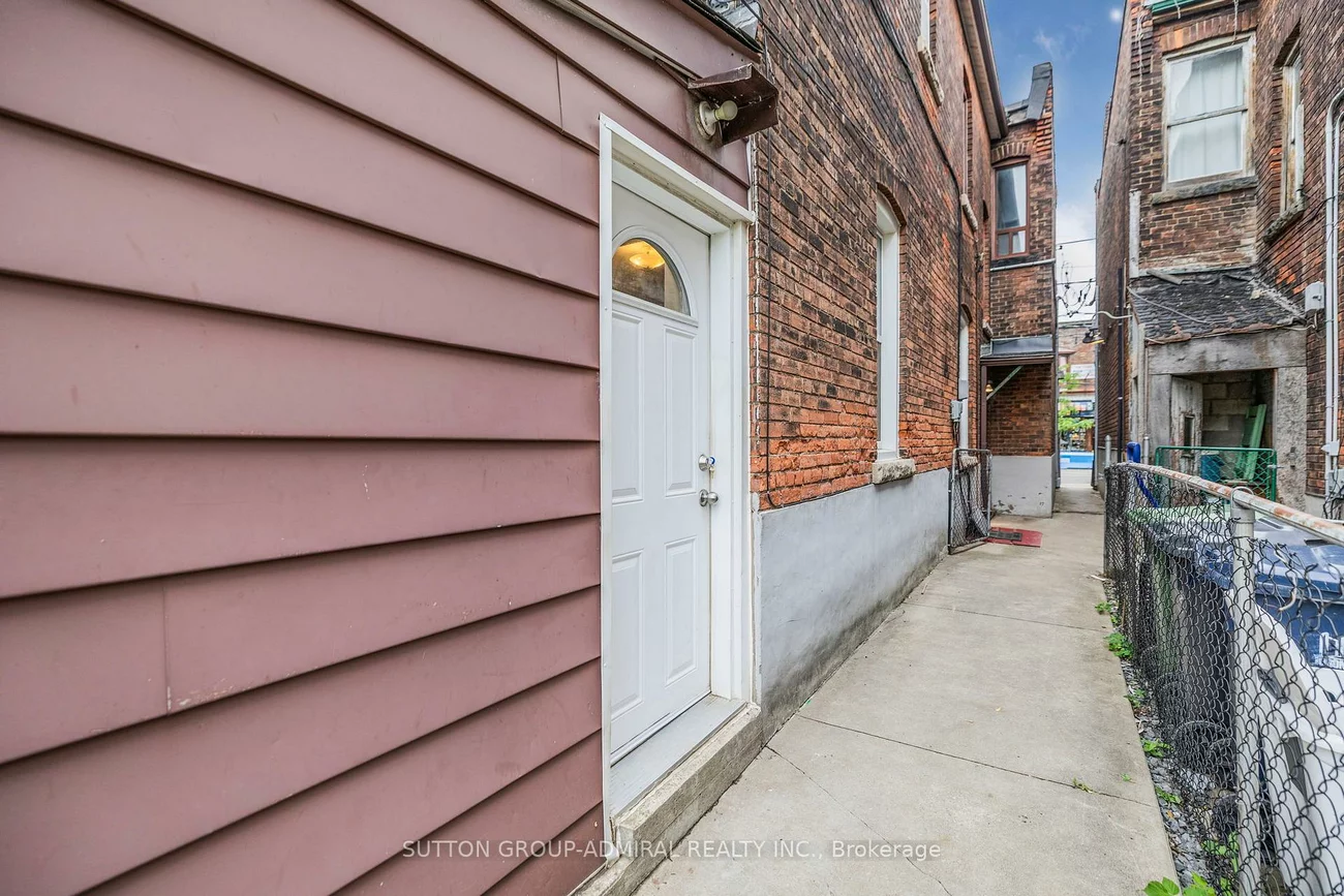 845, College, Trinity-Bellwoods, Toronto