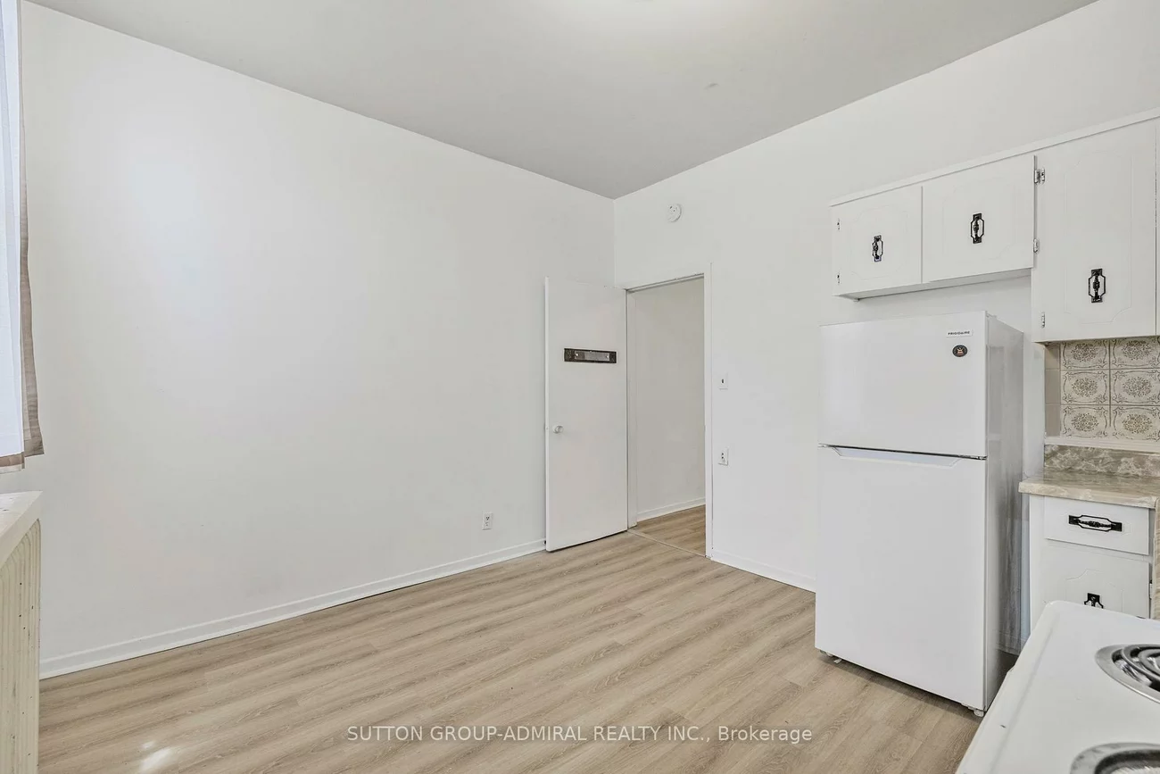 845, College, Trinity-Bellwoods, Toronto