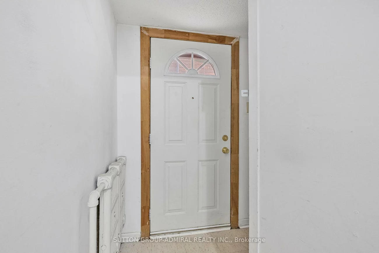 845, College, Trinity-Bellwoods, Toronto