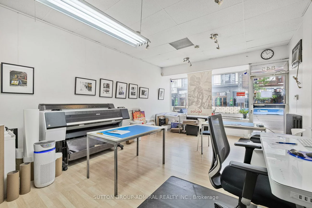 845, College, Trinity-Bellwoods, Toronto