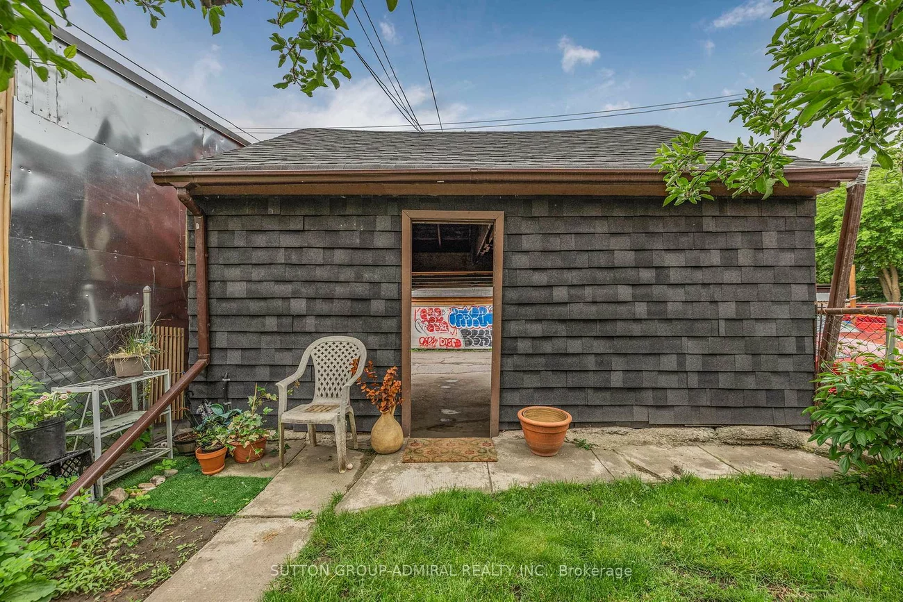 845, College, Trinity-Bellwoods, Toronto