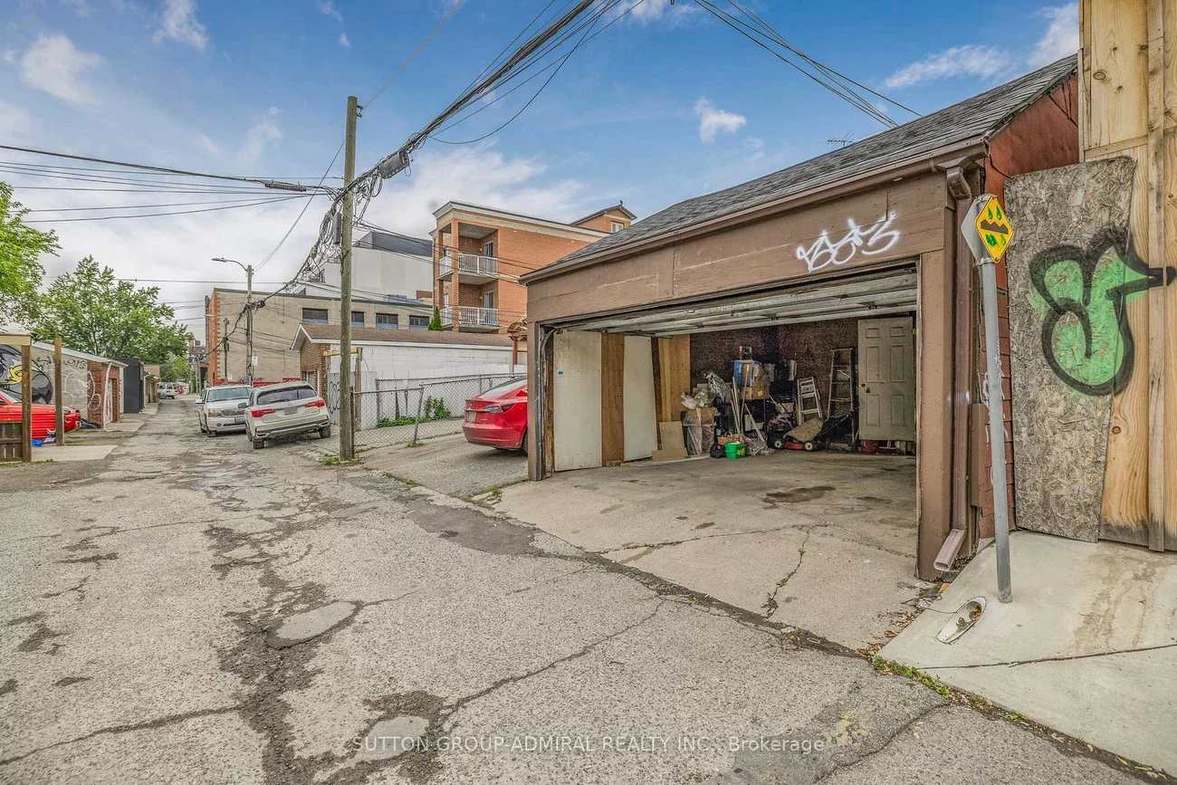 845, College, Trinity-Bellwoods, Toronto