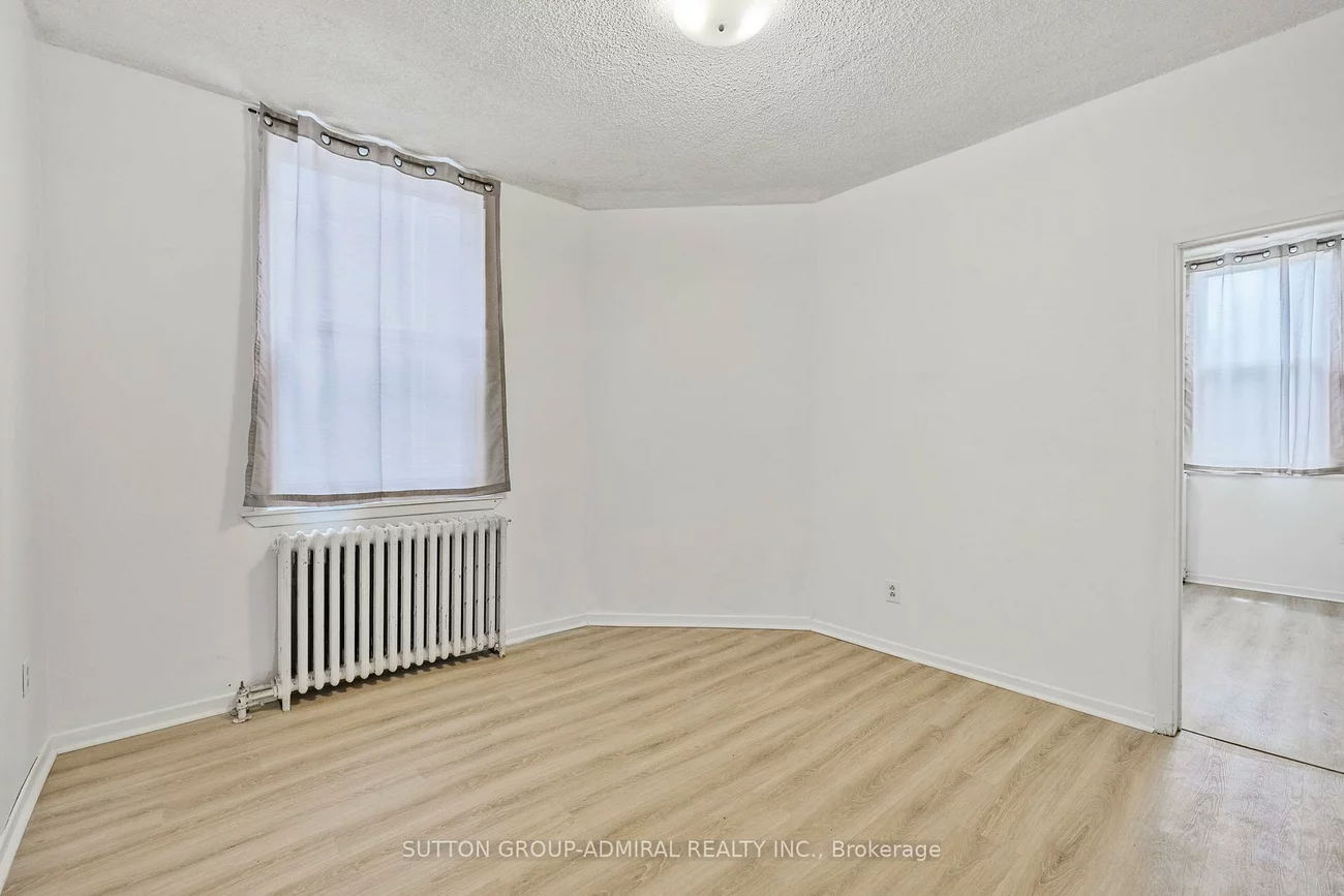 845, College, Trinity-Bellwoods, Toronto