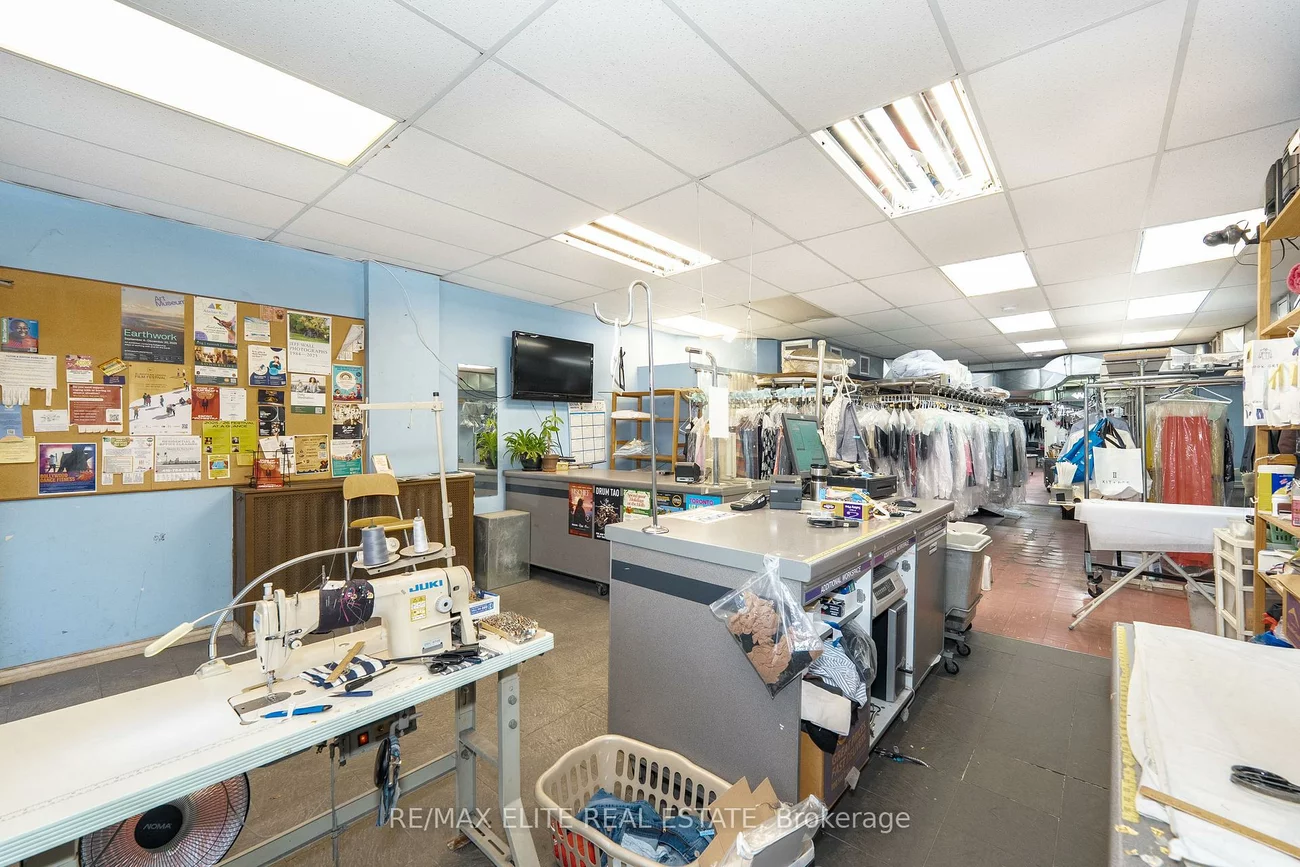 463, Bloor, University, Toronto