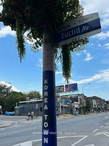 647, Bloor, Palmerston-Little Italy, Toronto