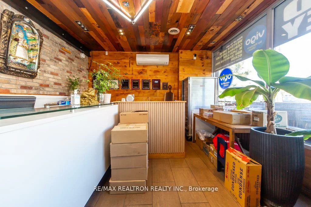 375, Wilson, Clanton Park, Toronto