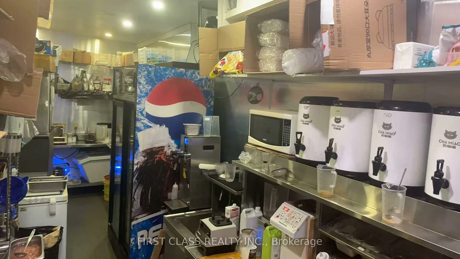 201, Dundas, Bay Street Corridor, Toronto