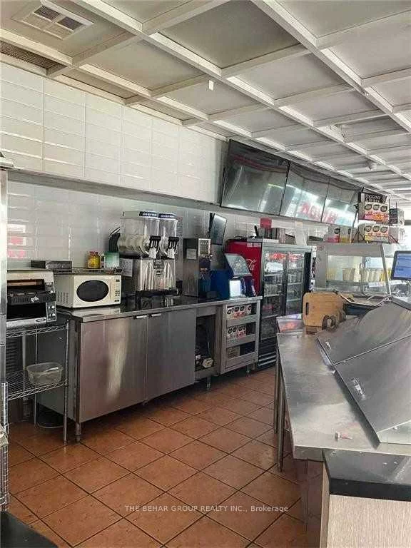 5926, Yonge, Newtonbrook West, Toronto