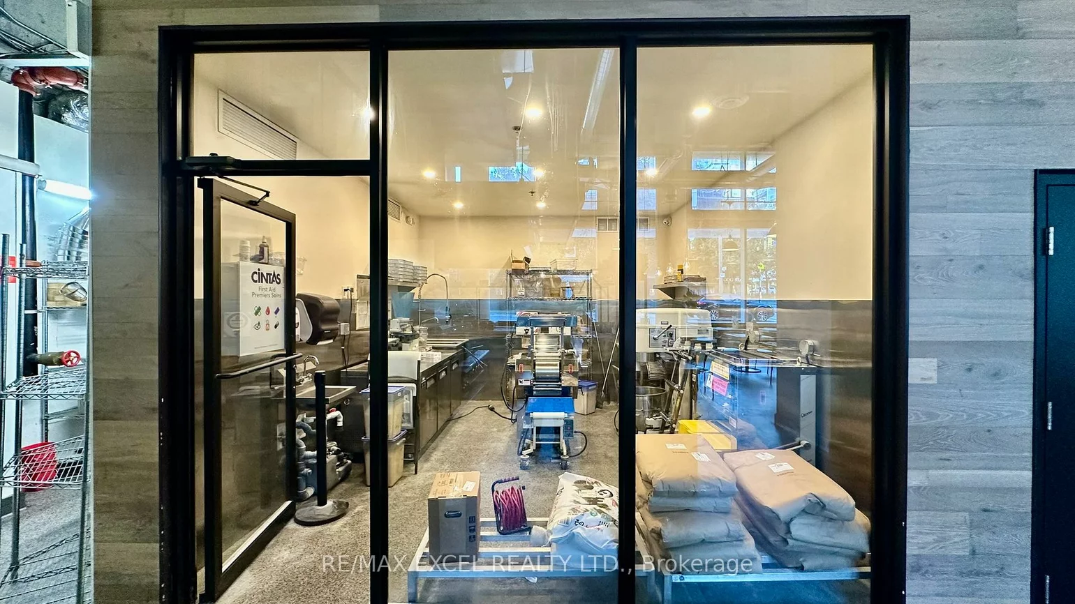 411, Church, Church-Yonge Corridor, Toronto