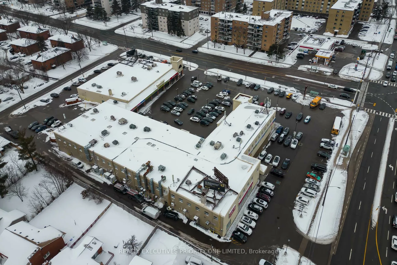 4923, Bathurst, Willowdale West, Toronto