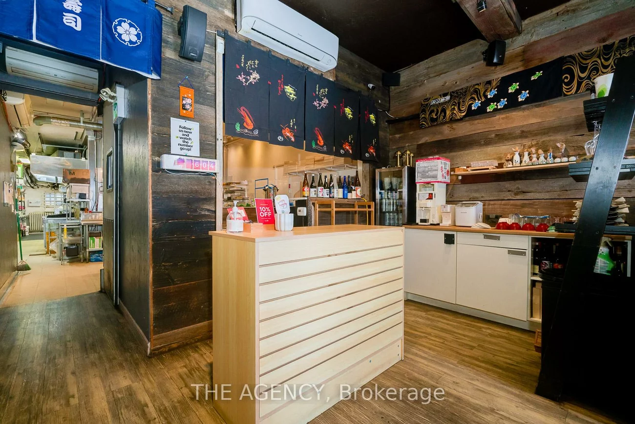 874, Eglinton, Leaside, Toronto