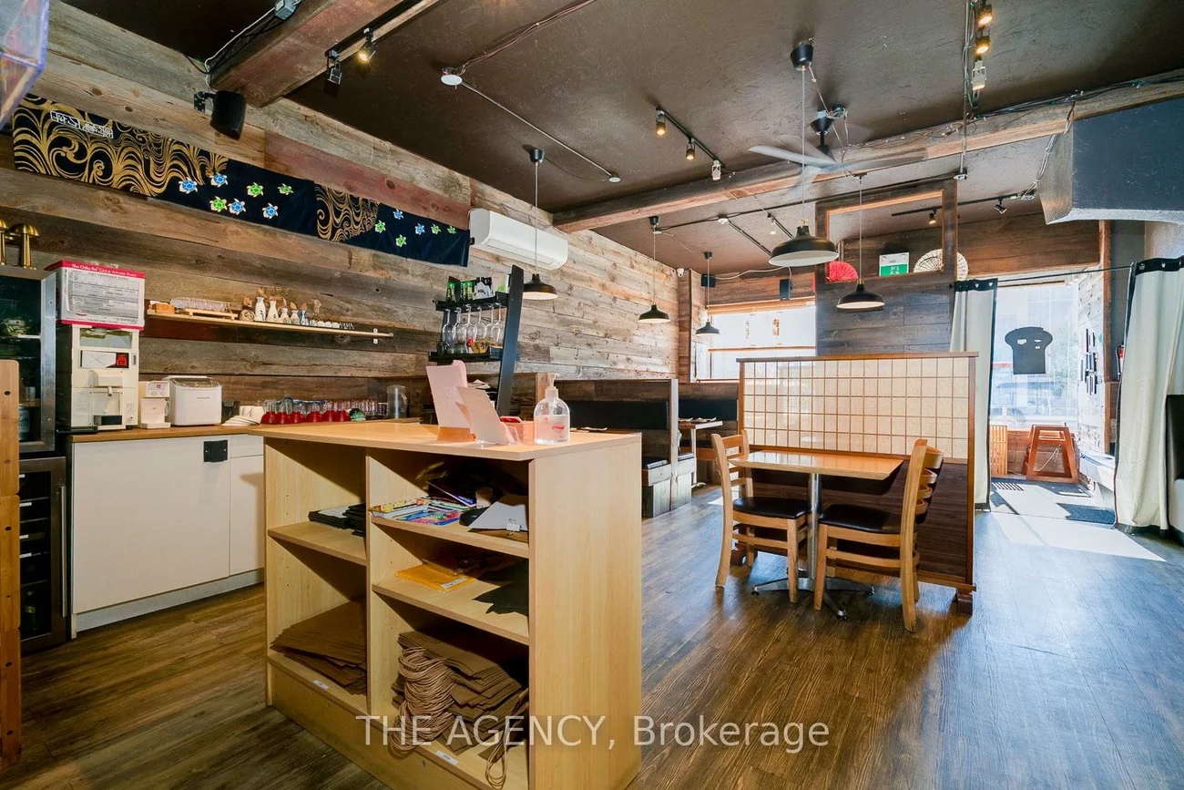 874, Eglinton, Leaside, Toronto