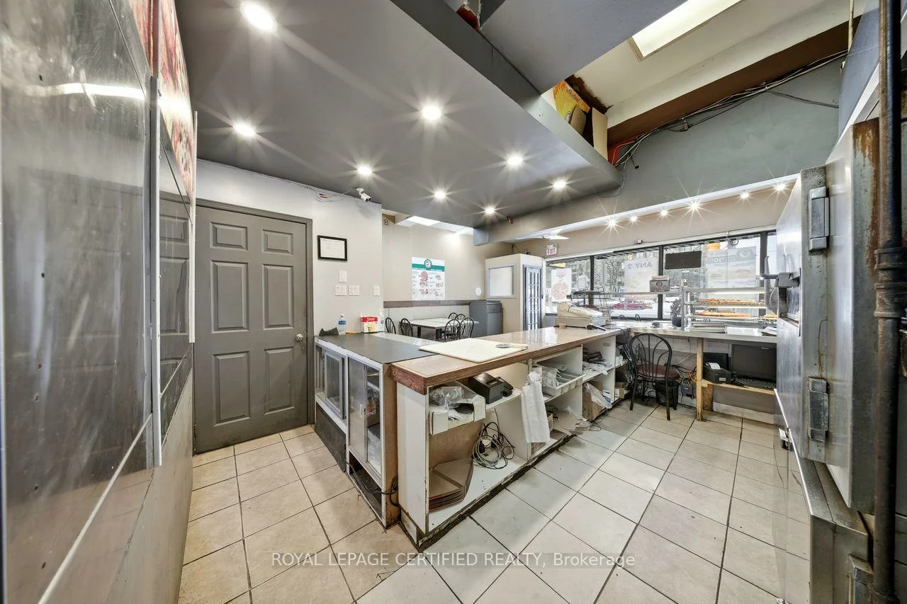 5439, Yonge, Willowdale East, Toronto