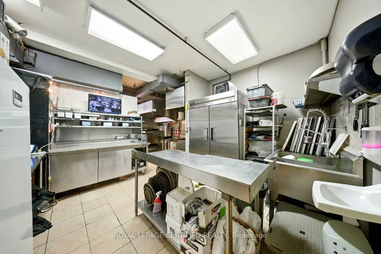 5439, Yonge, Willowdale East, Toronto