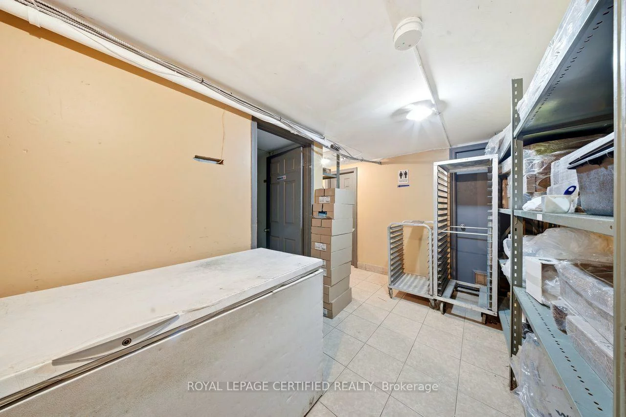 5439, Yonge, Willowdale East, Toronto