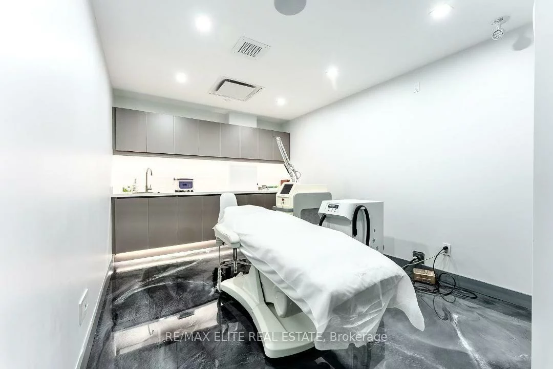 70, Yorkville, Annex, Toronto