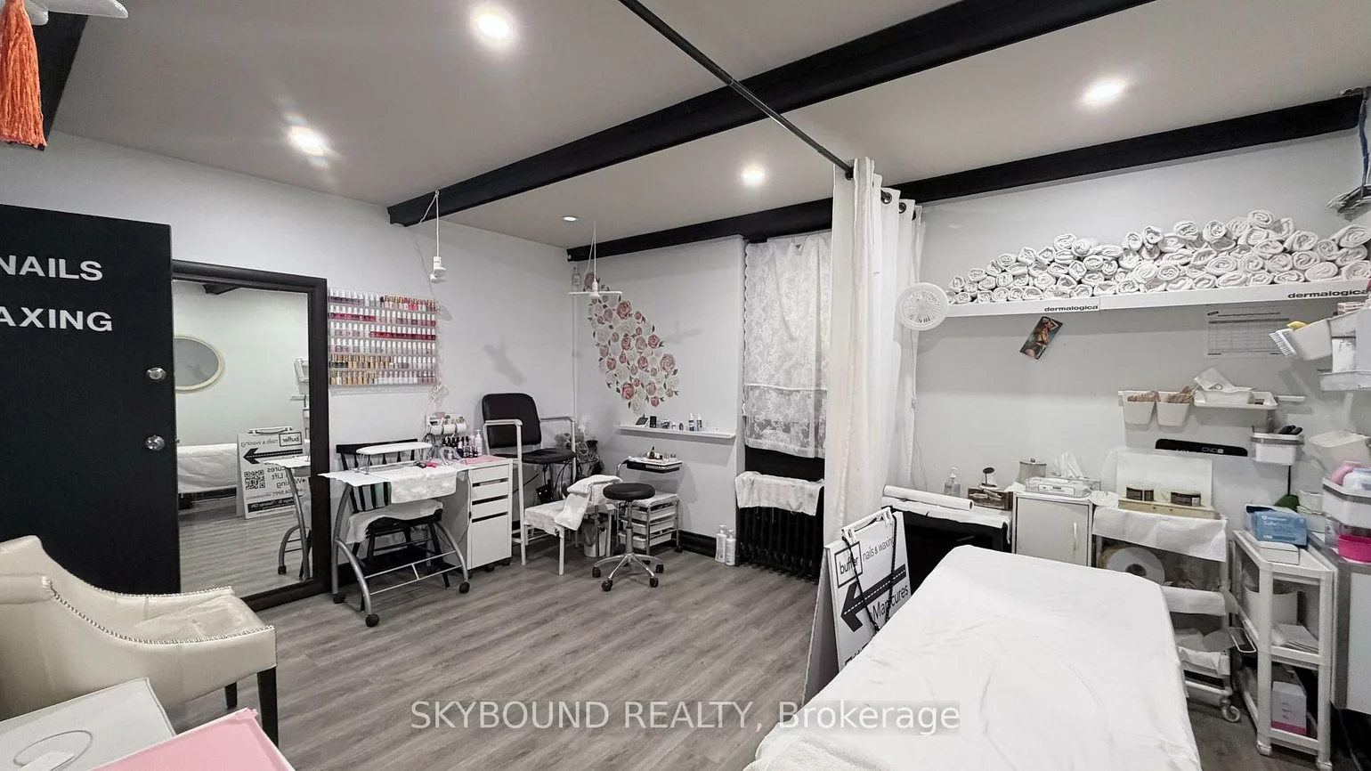543A, College, Trinity-Bellwoods, Toronto