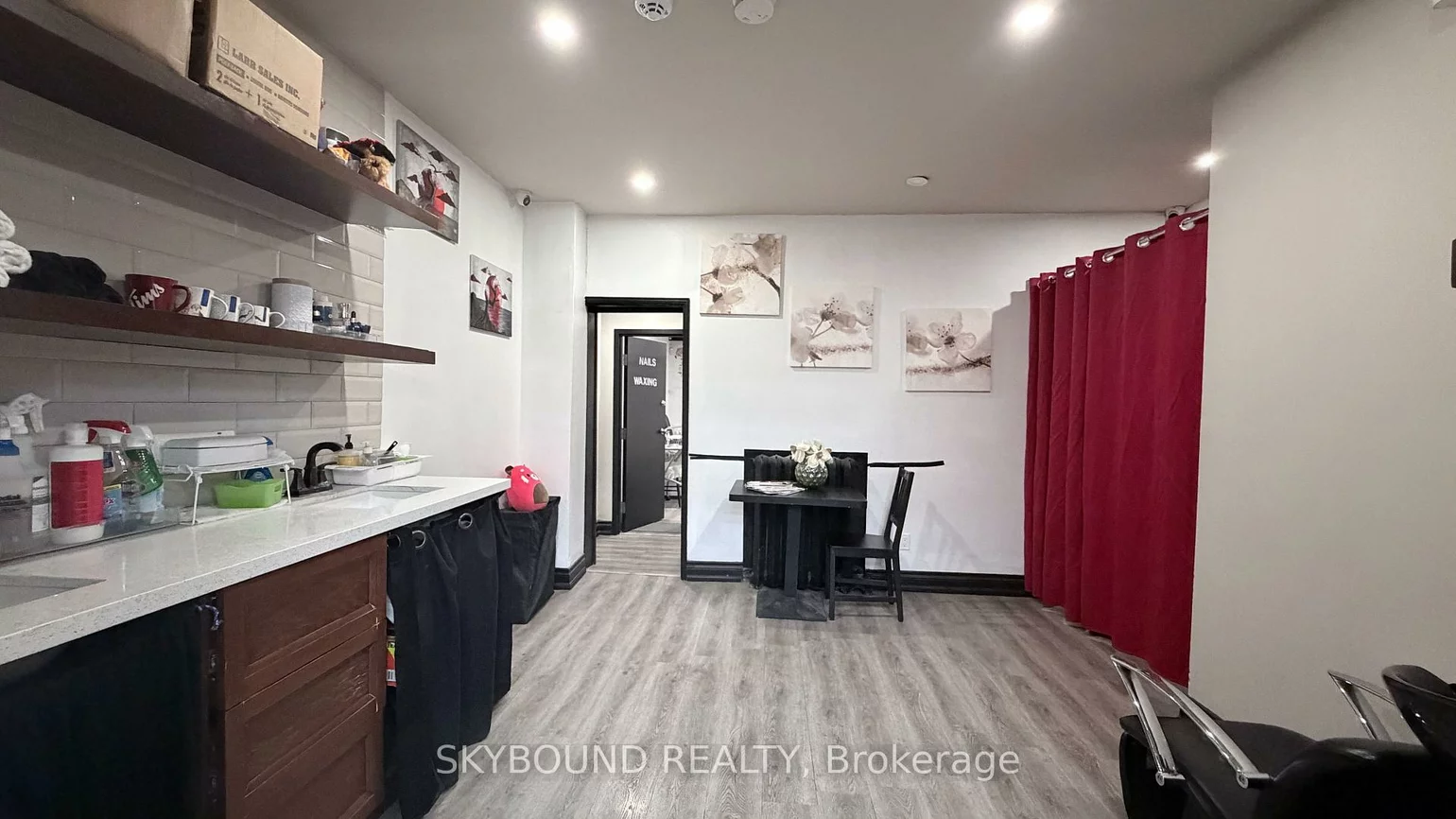 543A, College, Trinity-Bellwoods, Toronto