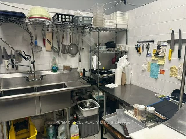 755B, Dundas, Trinity-Bellwoods, Toronto