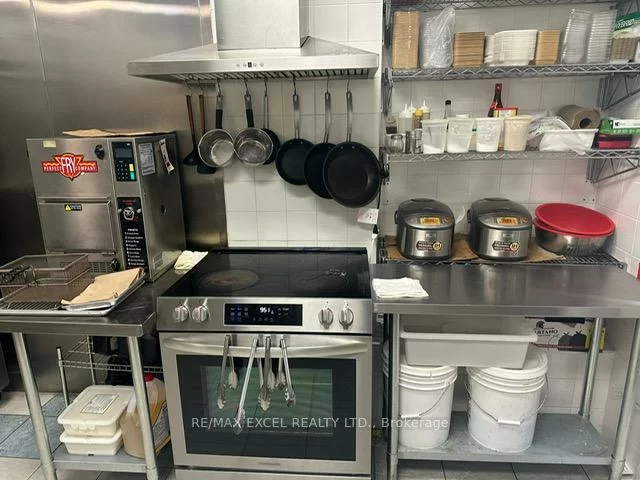 755B, Dundas, Trinity-Bellwoods, Toronto