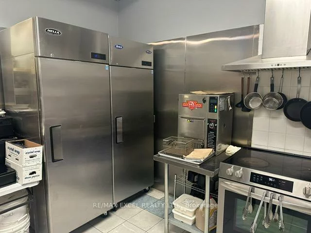 755B, Dundas, Trinity-Bellwoods, Toronto