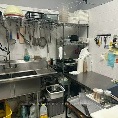 755B, Dundas, Trinity-Bellwoods, Toronto