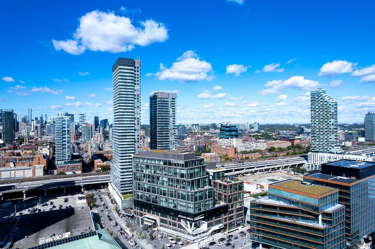 130, Queens, Waterfront Communities C8, Toronto