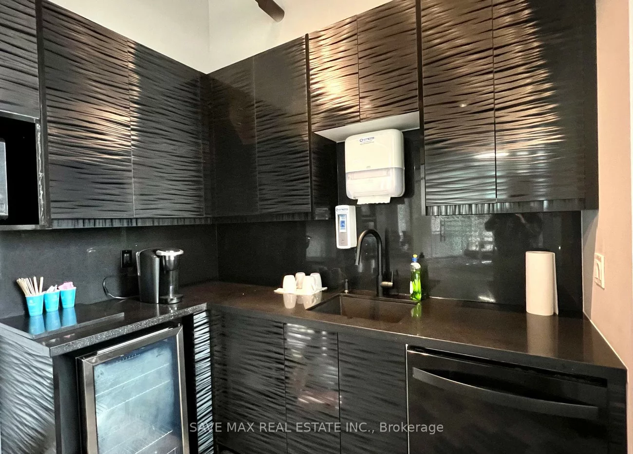 130, Queens, Waterfront Communities C8, Toronto