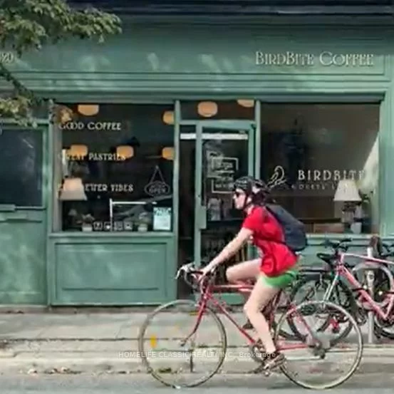 1420, Dundas, Little Portugal, Toronto