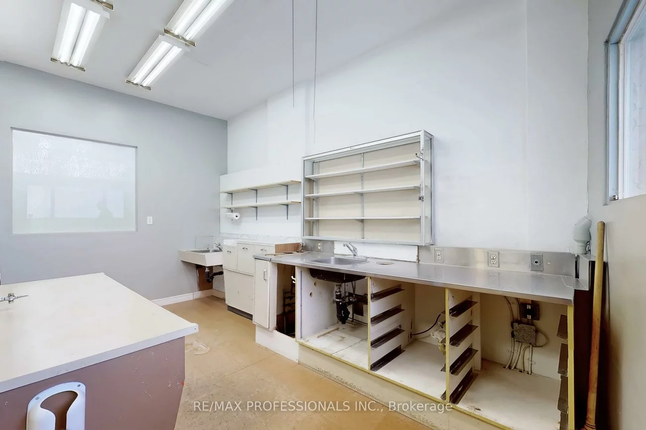 566, Sheppard, Bathurst Manor, Toronto