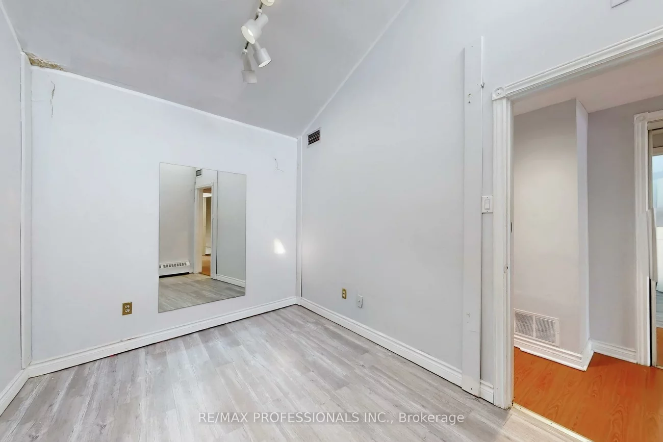 566, Sheppard, Bathurst Manor, Toronto